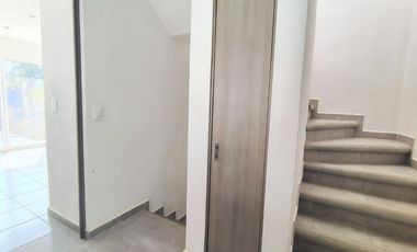 CASA SOLA A 3 MINUTOS DEL CENTRO DE TLAYACAPAN.