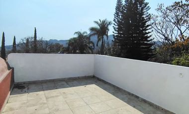 CASA SOLA A 3 MINUTOS DEL CENTRO DE TLAYACAPAN.