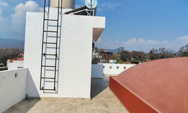 CASA SOLA A 3 MINUTOS DEL CENTRO DE TLAYACAPAN.