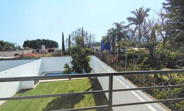 CASA SOLA A 3 MINUTOS DEL CENTRO DE TLAYACAPAN.