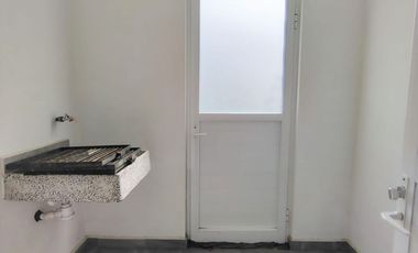 CASA SOLA A 3 MINUTOS DEL CENTRO DE TLAYACAPAN.
