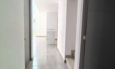 CASA SOLA A 3 MINUTOS DEL CENTRO DE TLAYACAPAN.