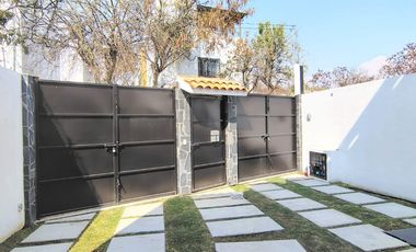 CASA SOLA A 3 MINUTOS DEL CENTRO DE TLAYACAPAN.