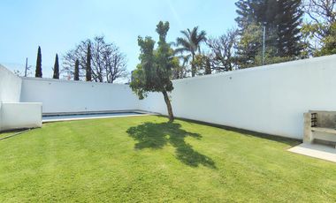 CASA SOLA A 3 MINUTOS DEL CENTRO DE TLAYACAPAN.