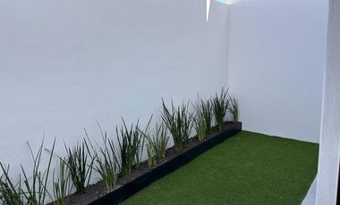 Casa de tres recámaras y roof garden en venta en Zibatá, Querétaro