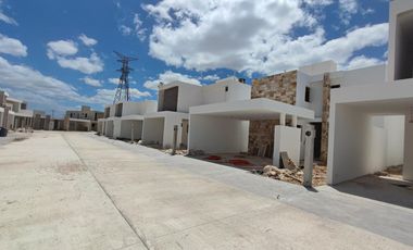 Venta Residencia 🏠 de 4 Recámaras en el Fraccionamiento ADARA, Privada Residencial en Temozón