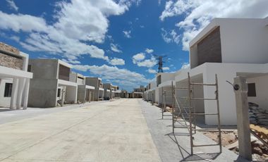 Venta Residencia 🏠 de 4 Recámaras en el Fraccionamiento ADARA, Privada Residencial en Temozón