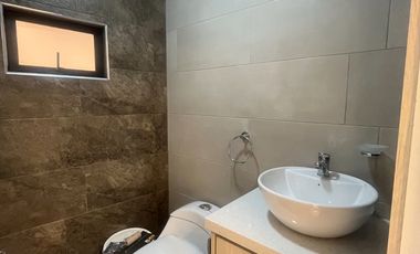 CASA DE CUATRO DORMITORIOS EN VENTA, Sector Ricaurte C1442