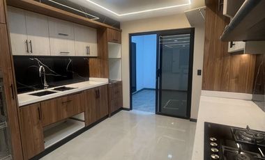 CASA DE CUATRO DORMITORIOS EN VENTA, Sector Ricaurte C1442