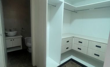 CASA DE CUATRO DORMITORIOS EN VENTA, Sector Ricaurte C1442