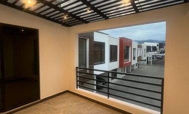 CASA DE CUATRO DORMITORIOS EN VENTA, Sector Ricaurte C1442