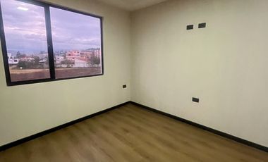 CASA DE CUATRO DORMITORIOS EN VENTA, Sector Ricaurte C1442