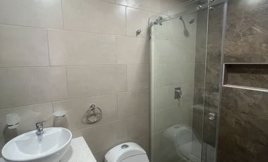 CASA DE CUATRO DORMITORIOS EN VENTA, Sector Ricaurte C1442