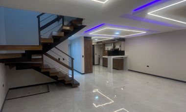 CASA DE CUATRO DORMITORIOS EN VENTA, Sector Ricaurte C1442