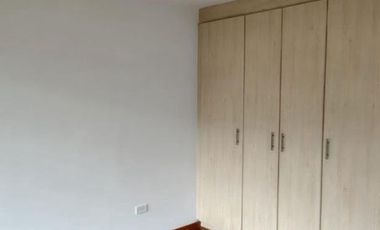 Amplio 300 m2 de 3 habitaciones cada uno con baño más sala de Tv cuarto servicio