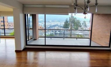 Amplio 300 m2 de 3 habitaciones cada uno con baño más sala de Tv cuarto servicio