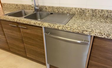 Amplio 300 m2 de 3 habitaciones cada uno con baño más sala de Tv cuarto servicio