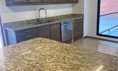 Amplio 300 m2 de 3 habitaciones cada uno con baño más sala de Tv cuarto servicio