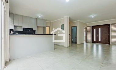 Casa Semiamoblada en Alquiler en Urb. Oro City, Machala