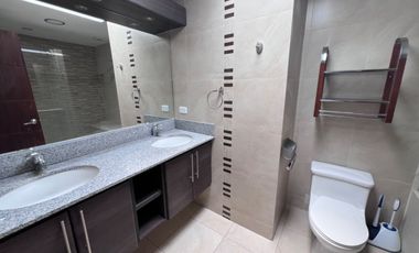CASA 4 DORMITORIOS EN RENTA CUMBAYA
