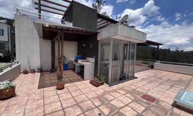 CASA 4 DORMITORIOS EN RENTA CUMBAYA