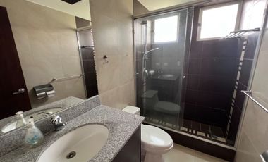 CASA 4 DORMITORIOS EN RENTA CUMBAYA