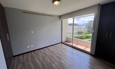CASA 4 DORMITORIOS EN RENTA CUMBAYA