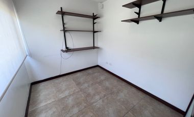 CASA 4 DORMITORIOS EN RENTA CUMBAYA