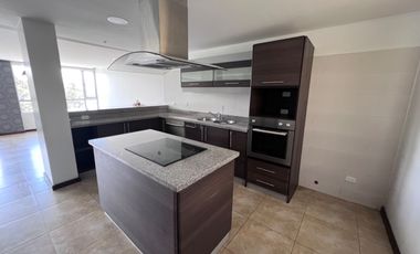 CASA 4 DORMITORIOS EN RENTA CUMBAYA