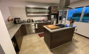 CASA 4 DORMITORIOS EN RENTA CUMBAYA