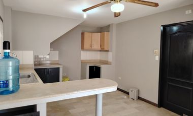 Casa esquinera de alquiler en la Urbanización Terra Nostra, Vía a la Costa.