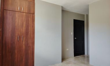 Casa esquinera de alquiler en la Urbanización Terra Nostra, Vía a la Costa.