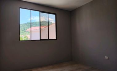 Casa esquinera de alquiler en la Urbanización Terra Nostra, Vía a la Costa.