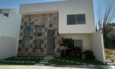 CASA EN FRACCIONAMIENTO LA VISTA LOMAS DE CUERNAVACA