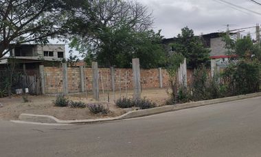 Terreno Esquinero en Venta – En Villamarina a solo una calle de la Vía Manta Rocafuerte