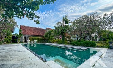 Garden View 2 Bedroom Villa in Central Sanur with Access to Pool – For Yearly Rental