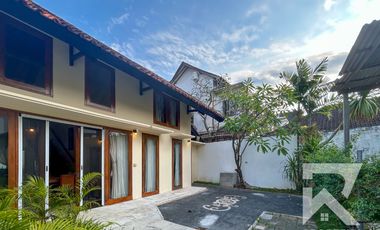 Garden View 2 Bedroom Villa in Central Sanur with Access to Pool – For Yearly Rental