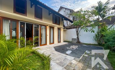 Garden View 2 Bedroom Villa in Central Sanur with Access to Pool – For Yearly Rental