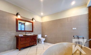 Garden View 2 Bedroom Villa in Central Sanur with Access to Pool – For Yearly Rental