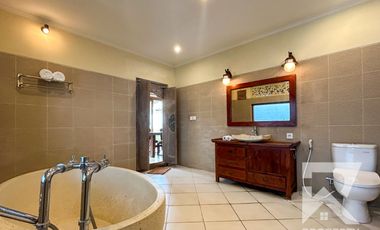 Garden View 2 Bedroom Villa in Central Sanur with Access to Pool – For Yearly Rental