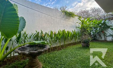 Garden View 2 Bedroom Villa in Central Sanur with Access to Pool – For Yearly Rental