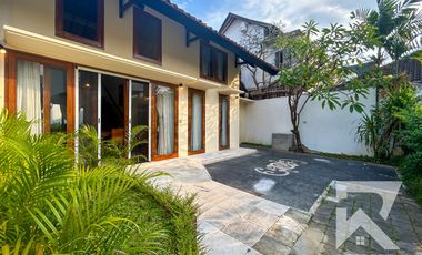 Garden View 2 Bedroom Villa in Central Sanur with Access to Pool – For Yearly Rental