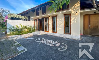 Garden View 2 Bedroom Villa in Central Sanur with Access to Pool – For Yearly Rental