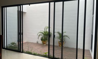 RENTA AMPLIA VILLA EN SAN RAMÓN NORTE DENTRO DE PRIVADA DE DOS RECÁMARAS.