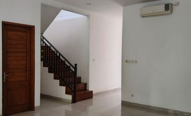 Sewa Rumah Kemang Jakarta Selatan 4+2 Bedroom
