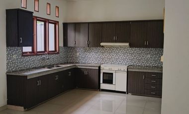 Sewa Rumah Kemang Jakarta Selatan 4+2 Bedroom