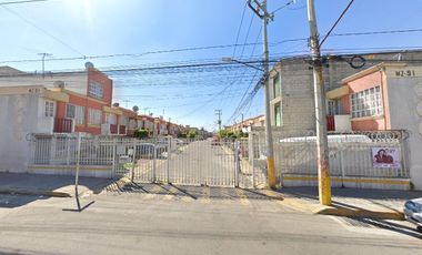 Casa en Privada 11 de Bosque de los Cedros, Los Héroes Tecámac II Bosques Sección III, Tecámac, Estado de México, México ¡NO CRÉDITOS!