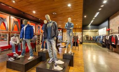 Local en arriendo en Aguacatala, Poblado, Medellín