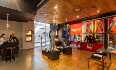 Local en arriendo en Aguacatala, Poblado, Medellín