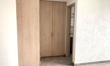 Renta de Casa en colonia Centro de San Andrés Cholula, 3 recamaras con baño 2 de ellas en PB, cochera para 2 autos. Toda la casa cuenta con persianas